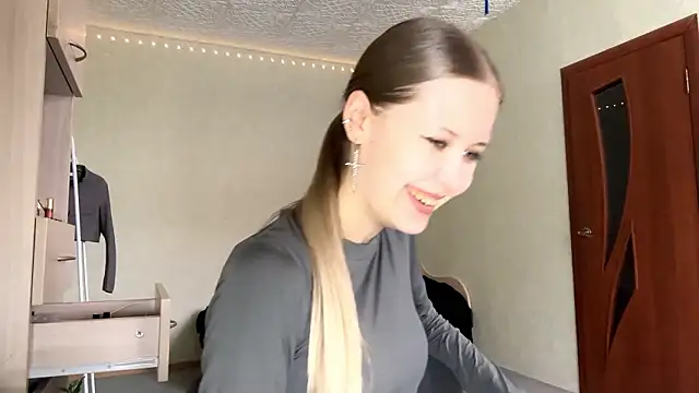 ZaidaSchwarten's cam snapshot