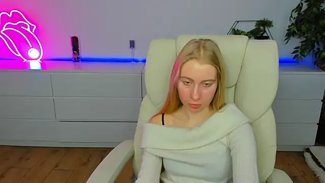 Alina_Blonde's cam snapshot