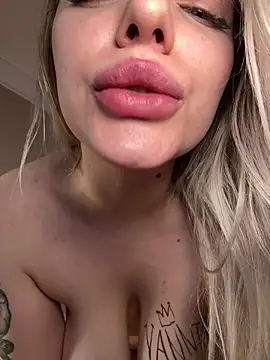 HugeBoobsAlice live sex cam