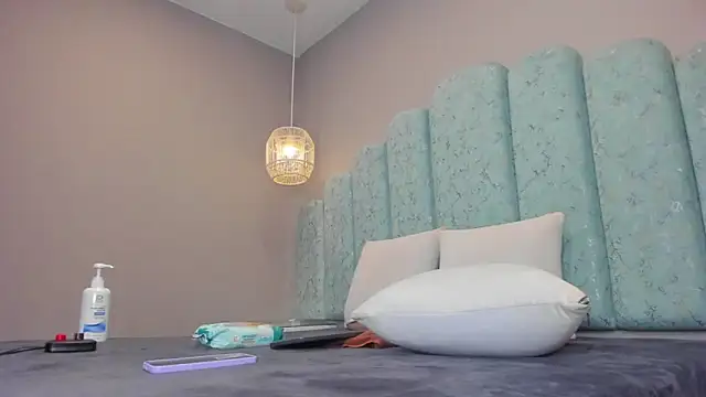 ninacrave_'s cam snapshot