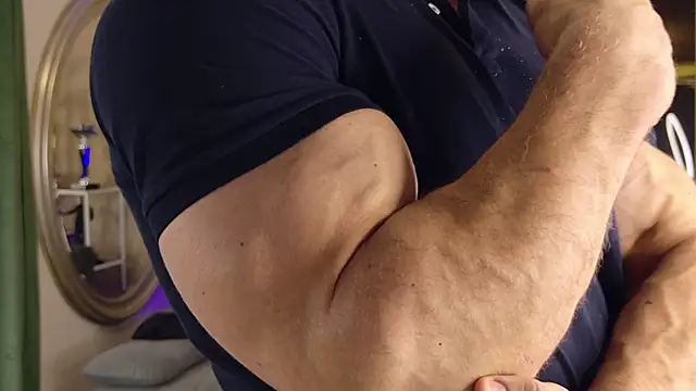 J0nMuscle live sex cam