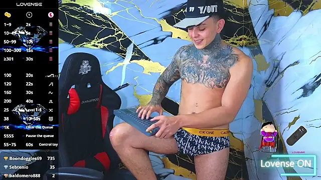 Kevin22_222 live sex cam