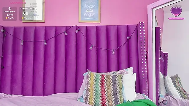 EbonyCoWorker's cam snapshot