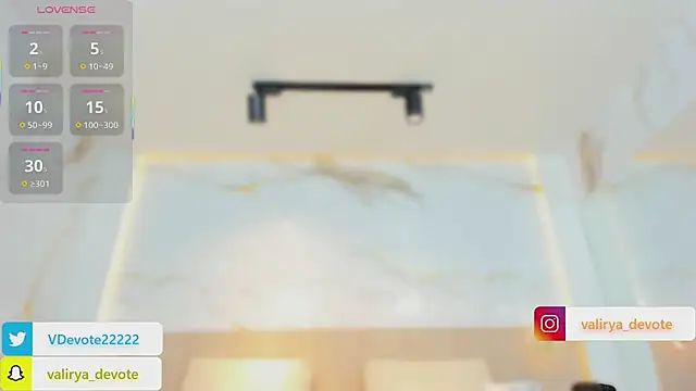 valirya_devote live sex cam