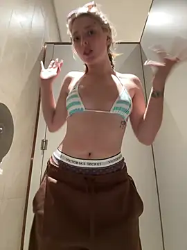 LoraaDoll's cam snapshot