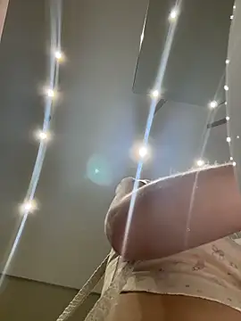 RonnieKiss live sex cam