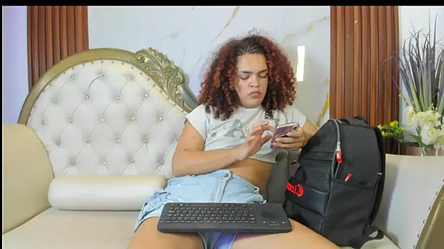 KarineWine live sex cam