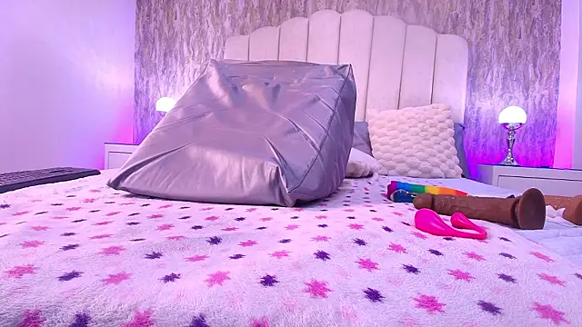 raven_lilith_'s cam snapshot