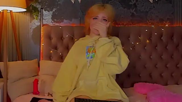 EmilyAngells's cam snapshot