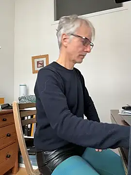 SexyLeon8's cam snapshot