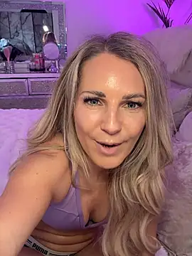 JulieSol live sex cam