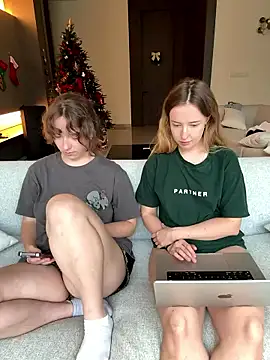 Nura_n_Sarah live sex cam