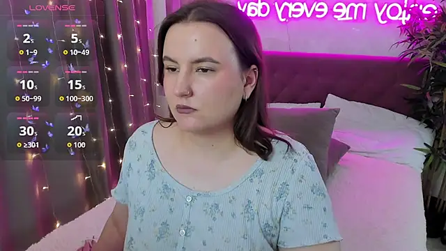 FeralPeach live sex cam