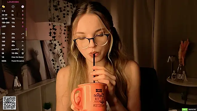 JulieLupo's cam snapshot