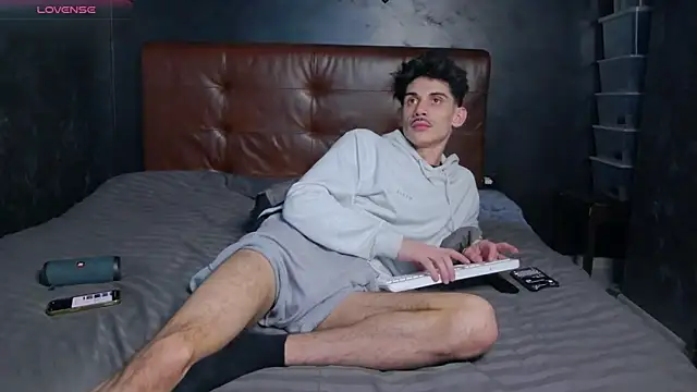 DanielCrush1 live sex cam