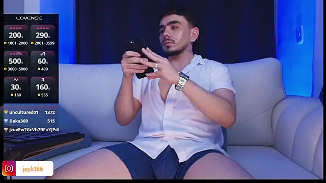 Guccy_Boy_Club live sex cam