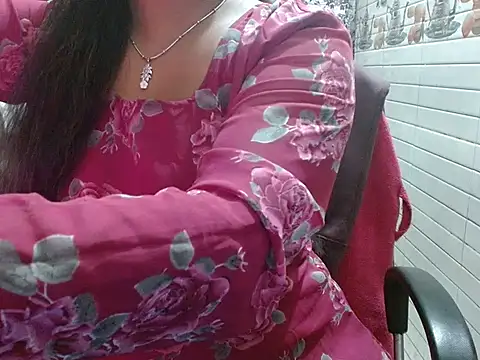 LovingPihu's cam snapshot