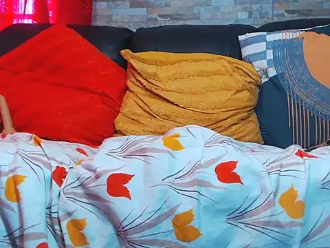 NAUGHTYSQUIRTER21's cam snapshot