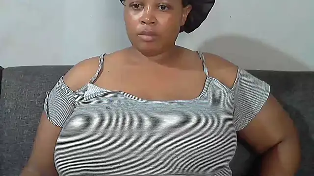 Sexy-queen99xx's cam snapshot