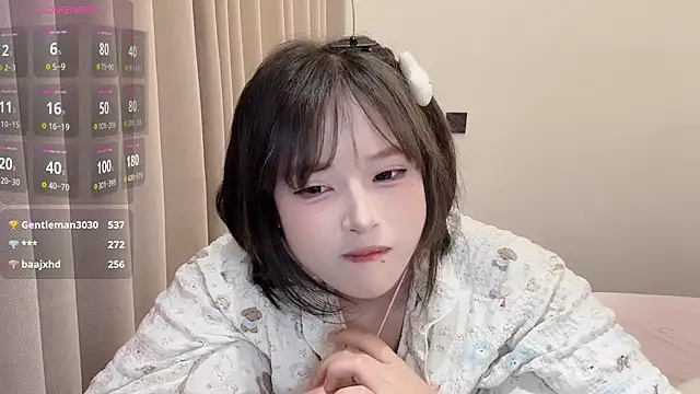 F-Yearn live sex cam