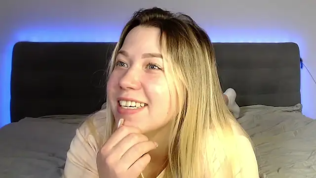 Embersweetbunny live sex cam