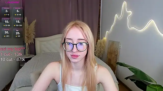 anora_baby's cam snapshot