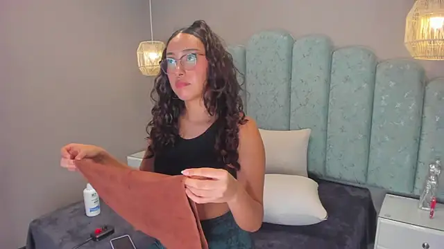 ninacrave_'s cam snapshot