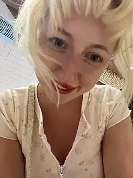 RonnieKiss live sex cam