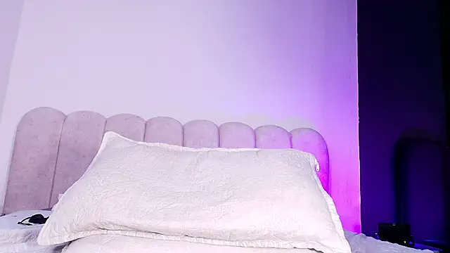 sofi_decker's cam snapshot