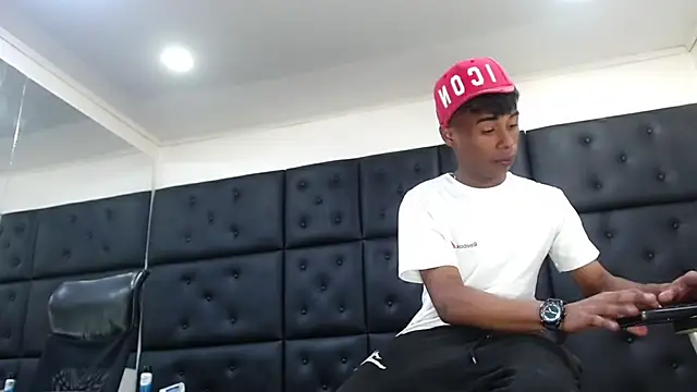 TonnyMarck live sex cam