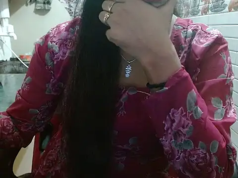 LovingPihu's cam snapshot