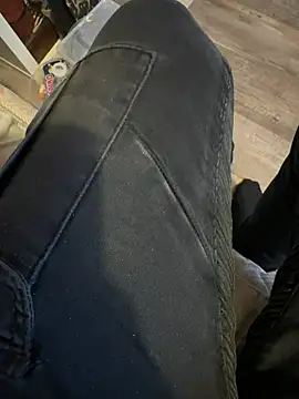 Ludovic1012 live sex cam