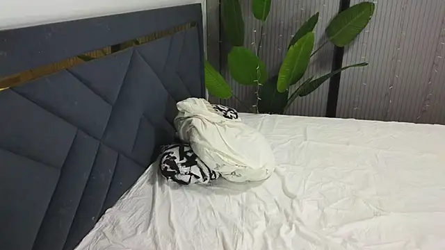 TrishaRey's cam snapshot