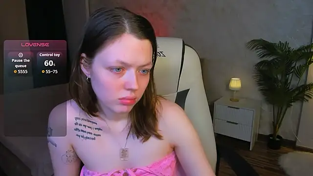 Lunar_Lily's cam snapshot