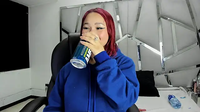 Catherinee69_x's cam snapshot