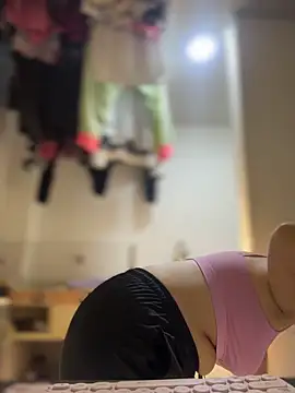 Emiily_lee live sex cam