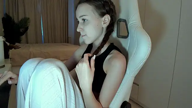 monnymoonstrip's cam snapshot