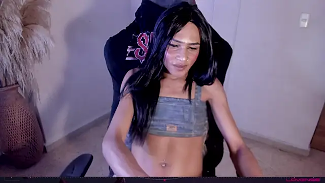 carolinemiller7 live sex cam