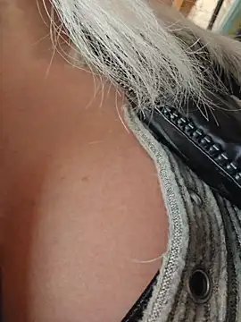 MILFBARBY live sex cam