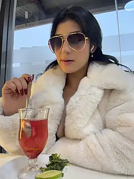 fiorella_paris's cam snapshot