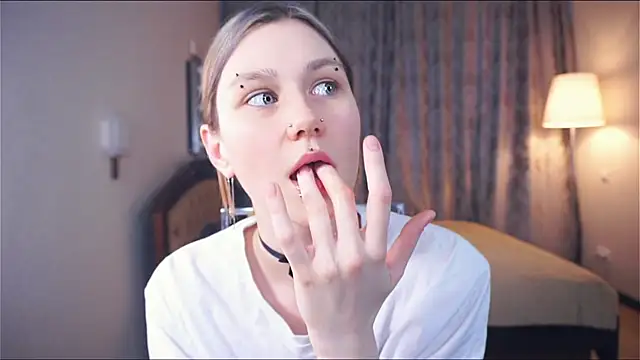 MoiraHavins live sex cam