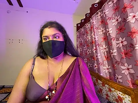 LouleyRanii live sex cam