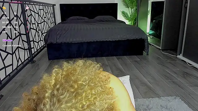 SugarPixiee live sex cam