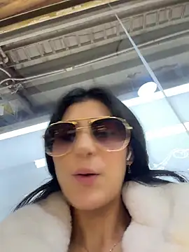 fiorella_paris's cam snapshot