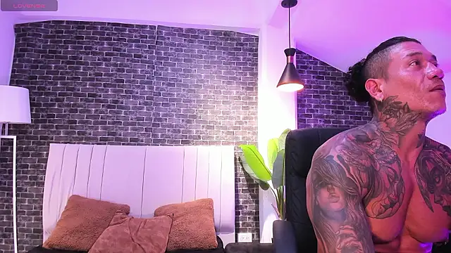 Dantesuarez28 live sex cam