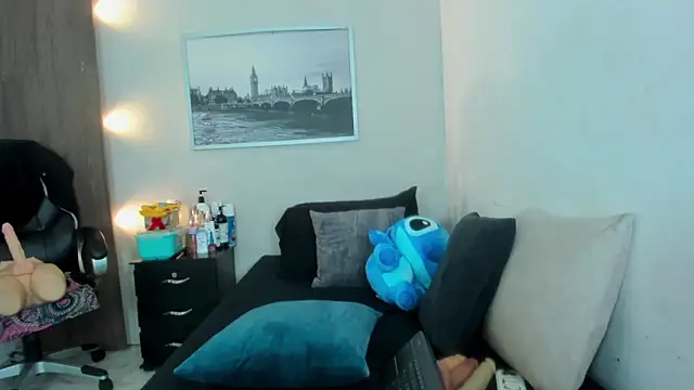 Cheryl_JONES live sex cam