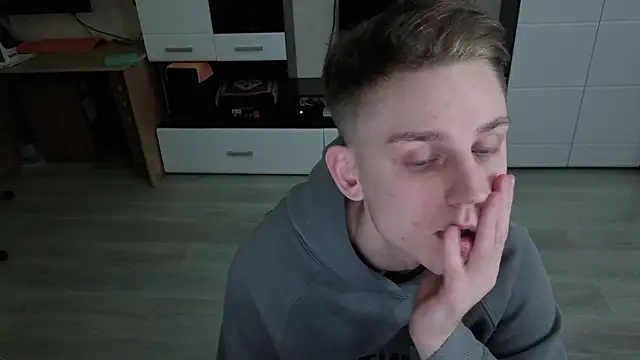 angryzan live sex cam