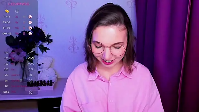 KindHazelHere_ live sex cam