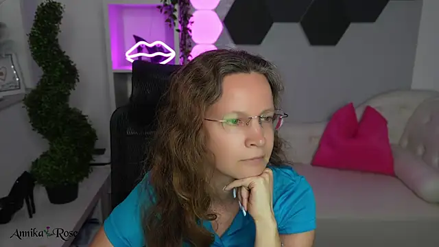 AnnikaRose live sex cam
