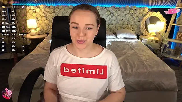 FoxyShy live sex cam